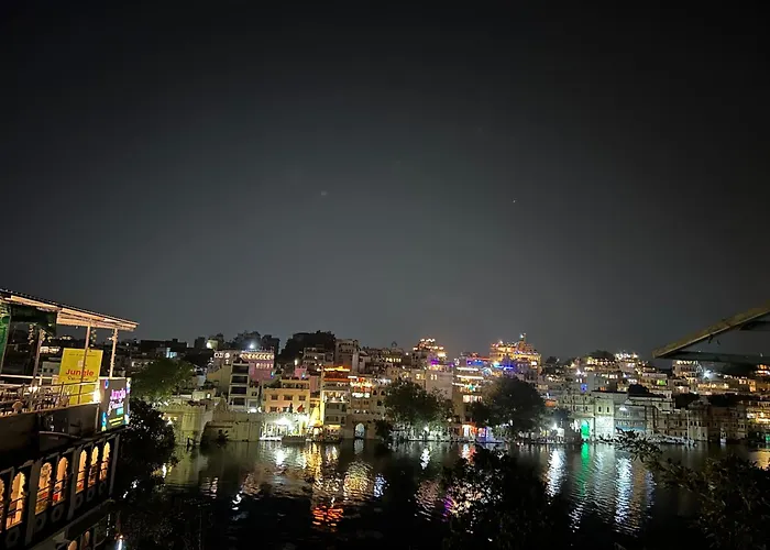 Hotel Hanuman Ghat On Lake Pichola Udaipur