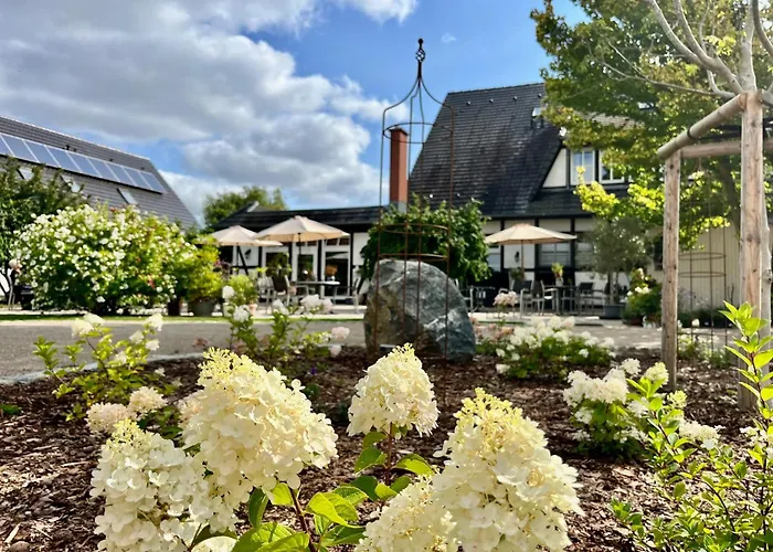 Landhotel Rosenhof am Plauer See garni mit E-Lade Säule Plau am See