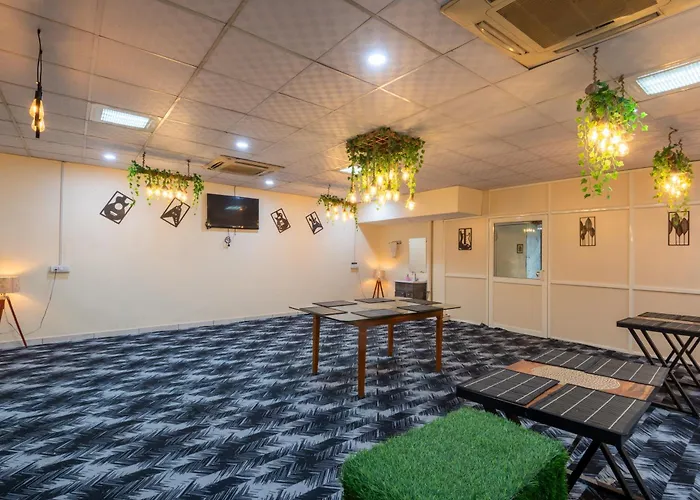 Oyster Pearl Hotel - Medicity Gurugram, Near Medanta Hospital Gurgaon