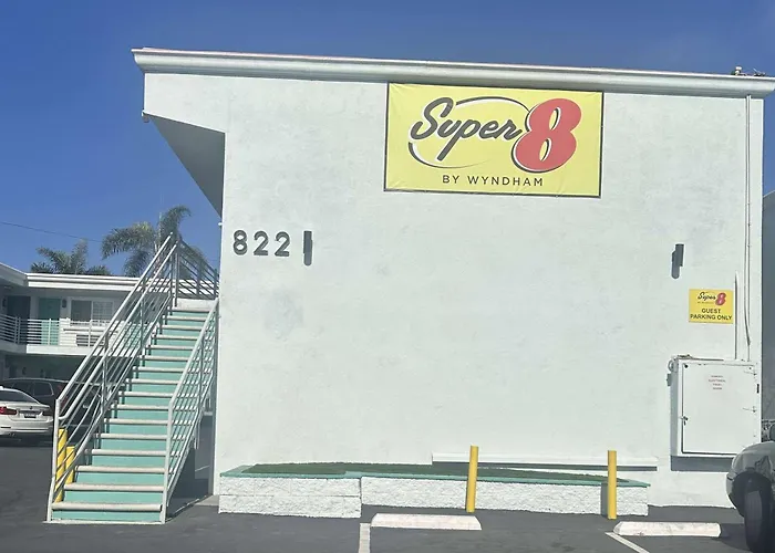 Super 8 By Wyndham Oceanside Downtown Hotel