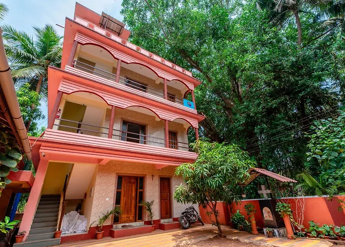 Tropical Beach Walk Calangute