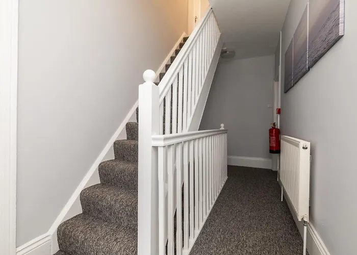 Dove Court Travel Lodge 4 - First Floor Ensuite Almondsbury