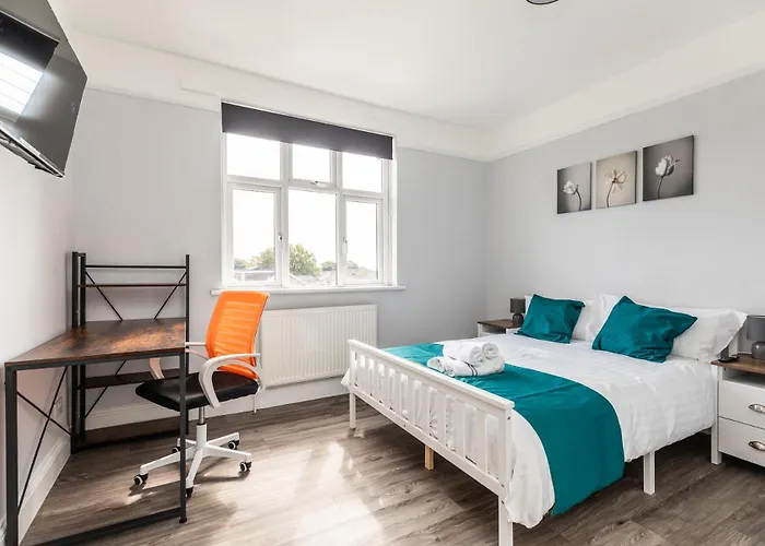Dove Court Travel Lodge 4 - First Floor Ensuite Almondsbury