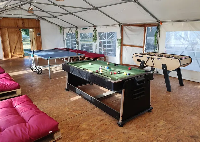 Mas du Versadou, dans un espace naturel protégé, piscine couverte chauffée toute l'année, Spa et salle de jeux Saint-Gilles 