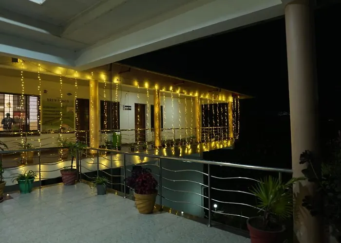 Ac Mist Hotel Munnar