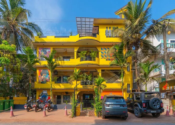 Whoopers Boutique Hotel Morjim