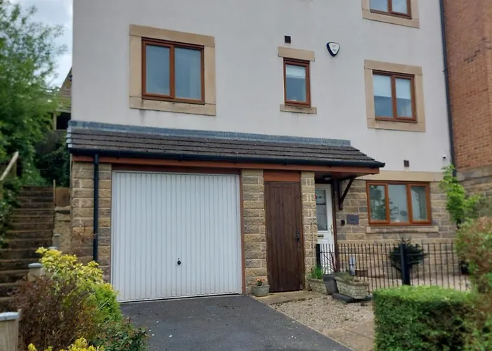 210 Greenlea Court Huddersfield