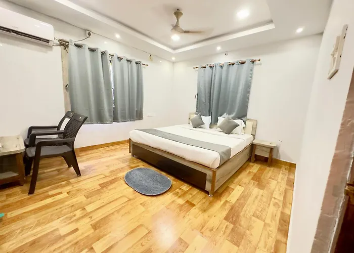 Hi5 Hotel Aryan Khandagiri