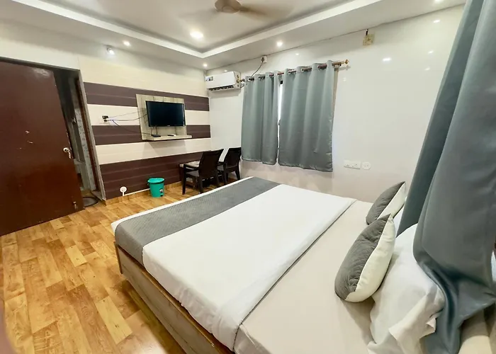 Hi5 Hotel Aryan Khandagiri