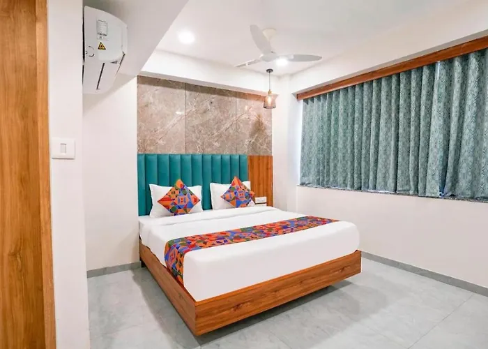 Hotel Urban Holiday House Best Rated Vrindavan