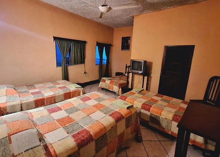 Hotel La Jungla Flores
