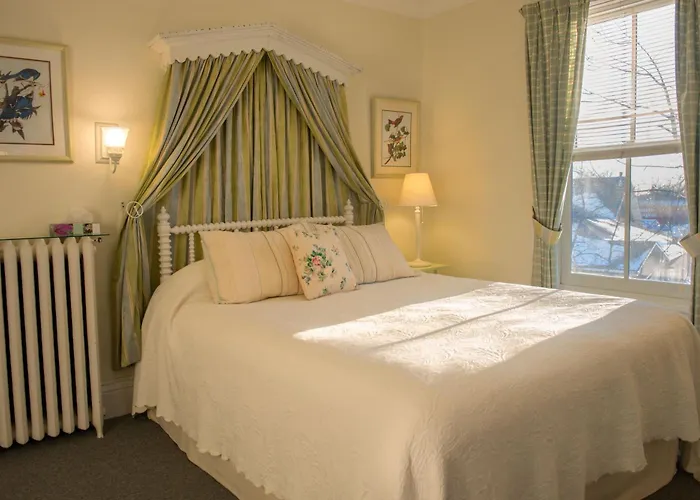 Dunlop Inn Baddeck