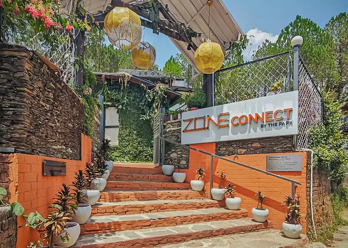 Zone Connect By The Park, Lansdowne Hotel
