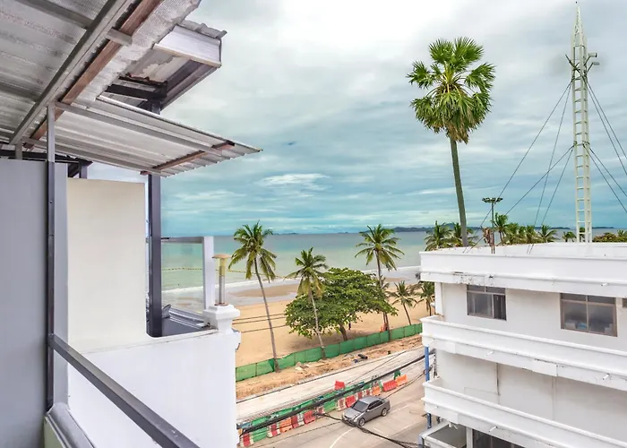 Happy Jomtien - Direct Beach Access, Sea View & Central Location