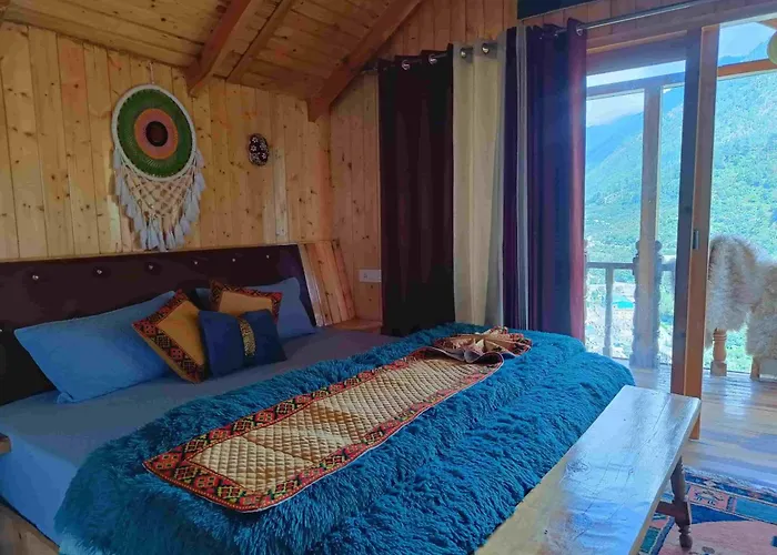 Odyssey Stays Kasol - Tree House & Swiss Tent