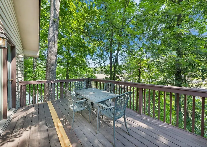 Halesford Harbour Resort - Smith Mountain Lake Moneta