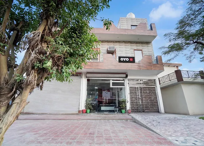 Super Hotel O Govind Nagar Near Krishan Janm Bhoomi Mathura