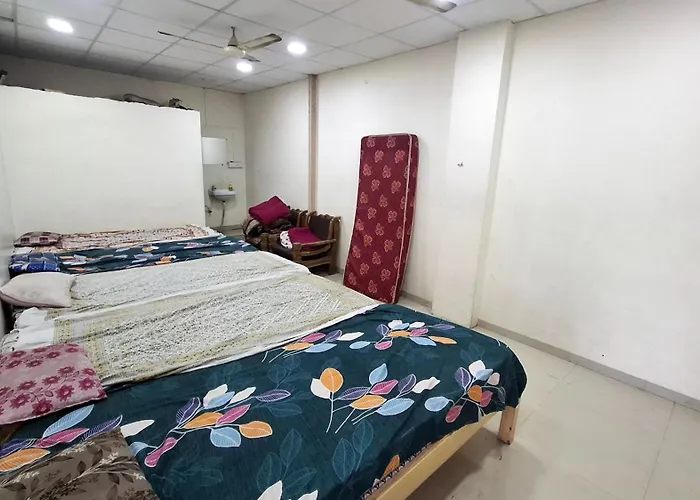 Shree Radhesh Bhakta Niwas Motel Pandharpur