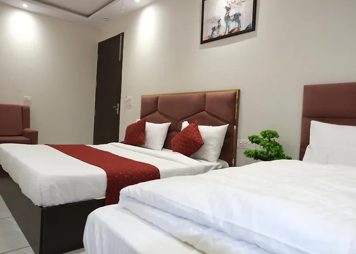 Hotel De Hocks Deluxe - New Delhi Railway Station