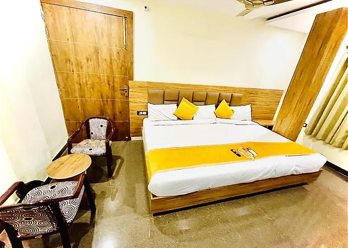 Hotel Nidhivan Mukund - Best Rated Area - In House Parking Vrindavan