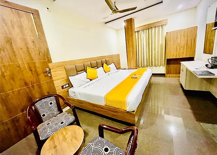 Hotel Nidhivan Mukund - Best Rated Area - In House Parking Vrindavan