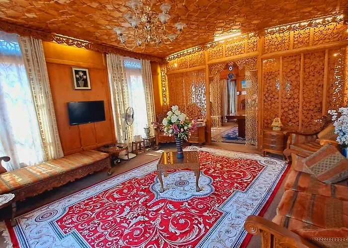Lakes Crown Group Of Houseboats Srinagar 
