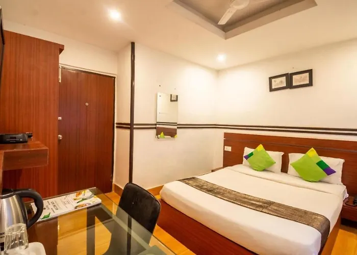 Hotel Gujarati Bhawan - Luxe Stay - Near Prem Mandir Vrindavan