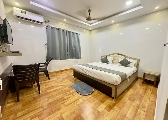 Hi5 Hotel Aryan Khandagiri