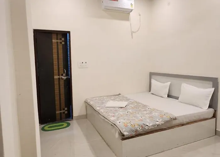 Pawan Dham Hotel Vrindavan