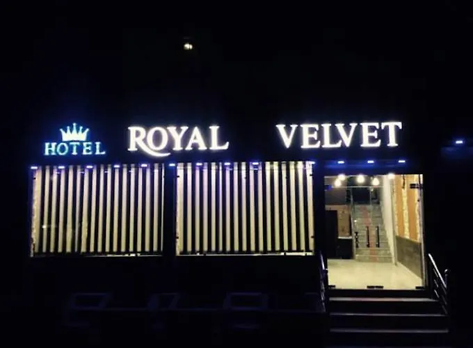 Hotel Royal Velvet Srinagar