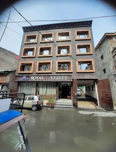Hotel Royal Velvet Srinagar
