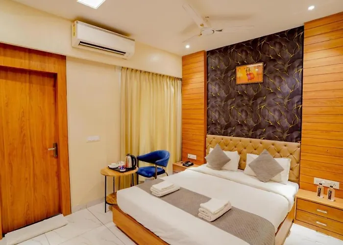 Hotel Olive Palace - Best Rated Area Mathura