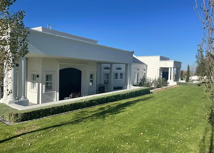Loch Lynne Estate Hotel Durbanville