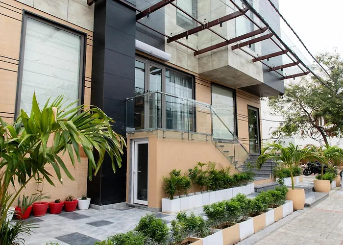 Hotel Avenue 30 Lucknow