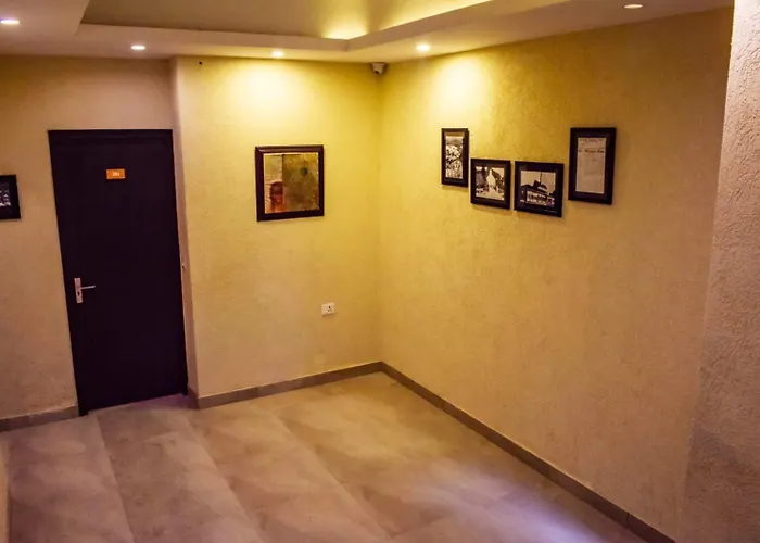 D M International Guest House Mathura
