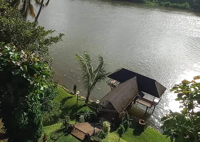 Pearl Spot Bed & Breakfast Nedumbassery