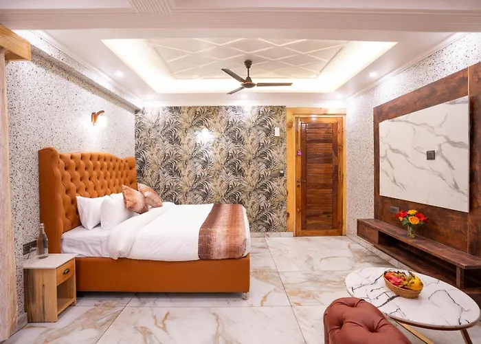 Golden Oak By The Lake Hill Nainital