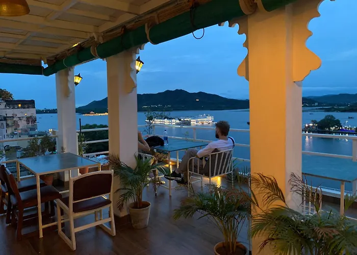 Peacock Guest House - Lake View Hotel In Udaipur
