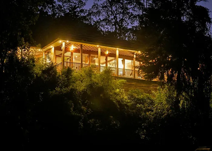 Four Gorillas Lodge Kabale