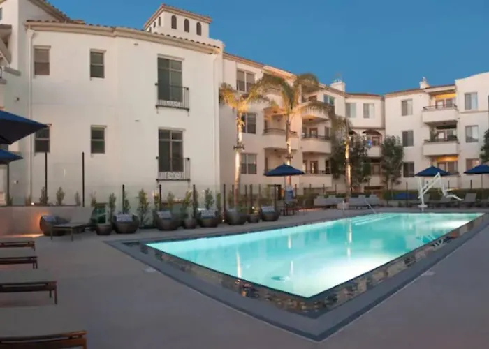 1 Bedroom Xl Condo With King Bed, Garden View, Parking Included Los Angeles