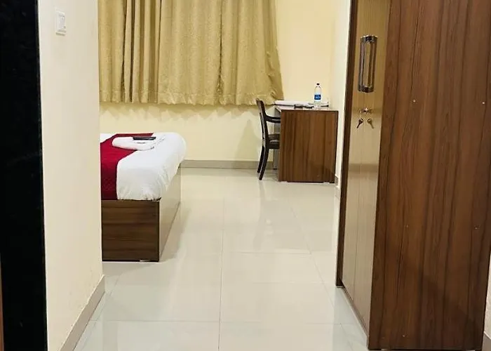 Hotel Embassy Mundhwa