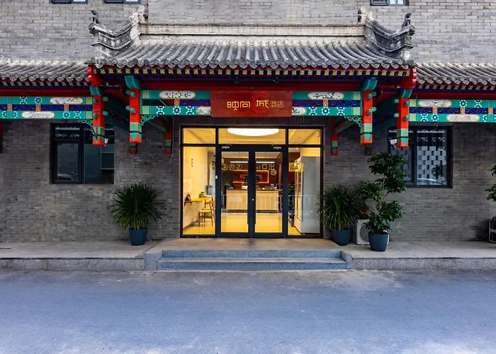 Happy Dragon Hotel: Central Location, English-Speaking Staff & Tour Services Beijing