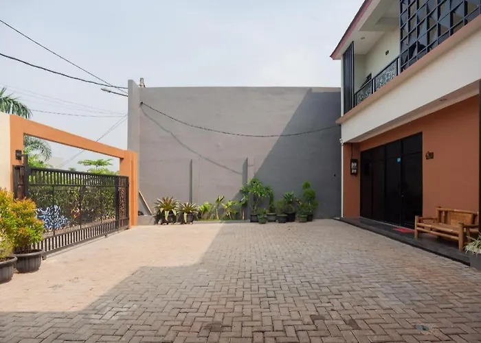 Hanna Residence near RSPI Puri Indah Mitra RedDoorz Jakarta