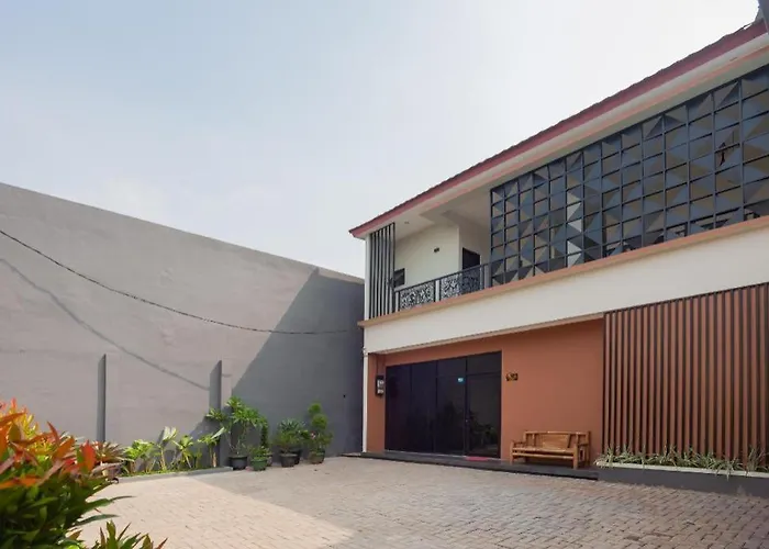 Hanna Residence near RSPI Puri Indah Mitra RedDoorz Jakarta