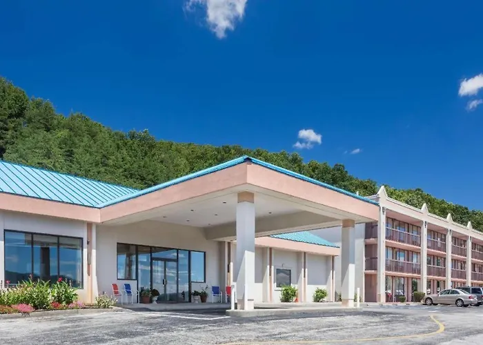 Howard Johnson Hotel & Conference Center By Wyndham Salem