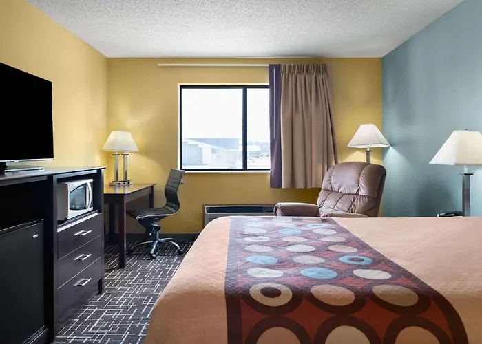 Super 8 By Wyndham Dyersville