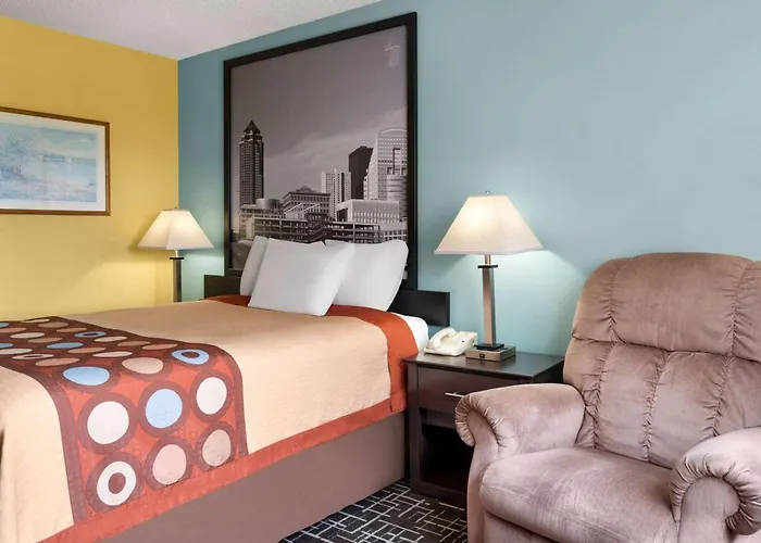Super 8 By Wyndham Dyersville