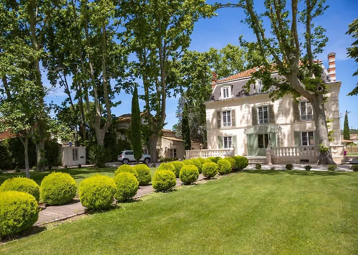 Les Frenes En Provence-Château Zen Avignon