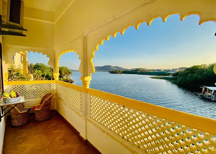 Hotel Vallabh A Lake Facing Balcony Udaipur