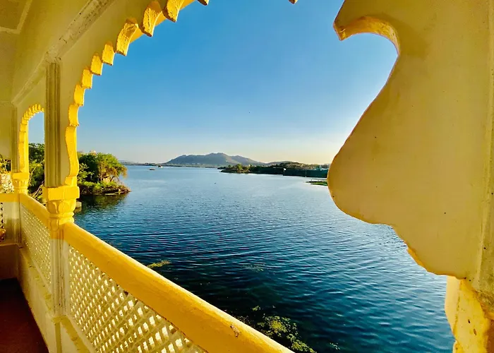 Hotel Vallabh A Lake Facing Balcony Udaipur